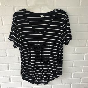 Luxe Old Navy Tee Shirt - M